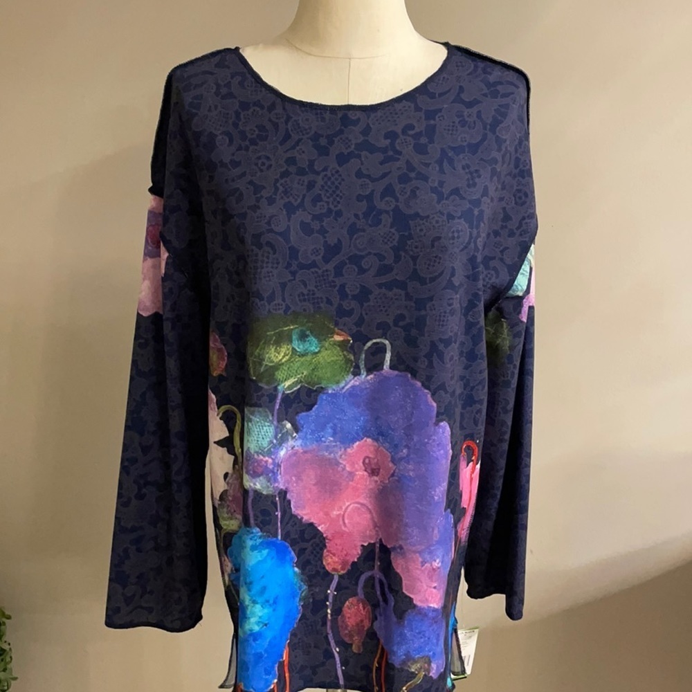 NWT TRISHA TYLER NAVY / FLORAL poppies high low tunic long sleeve Large